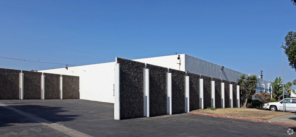 More Photos Of 240 E Palais Rd, Anaheim Warehouse For Lease