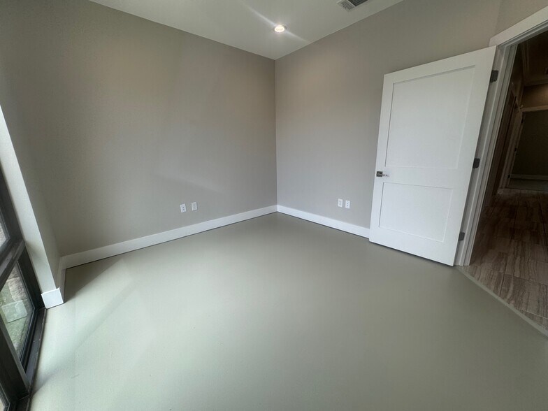 More Photos Of 1908 Yaupon Trl, Cedar Park Loft Creative Space For Sale