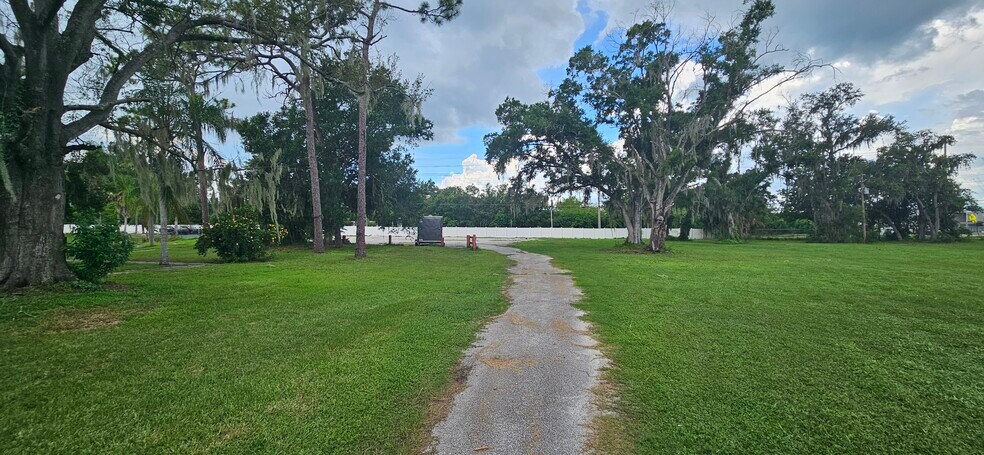 More Photos Of 126 21st St SE, Ruskin Land For Lease