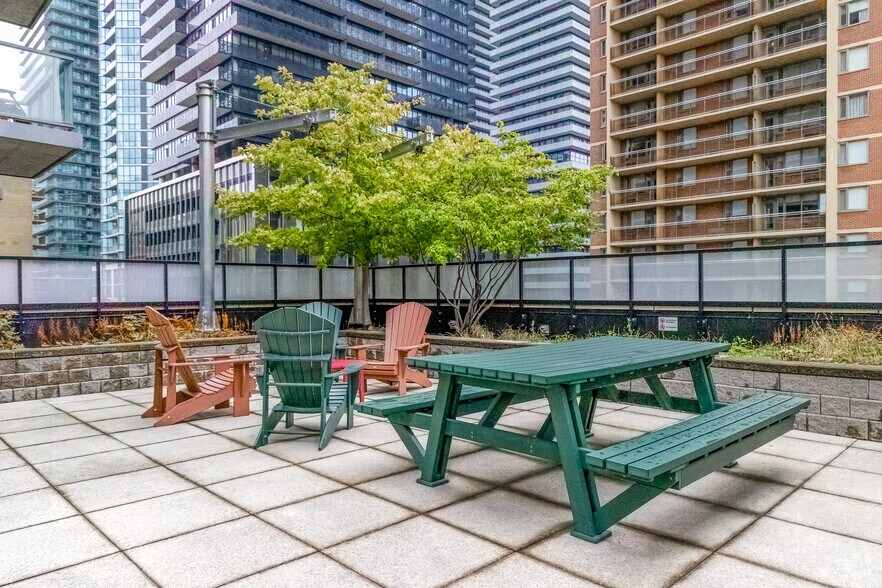 More Photos Of 614 Church St, Toronto Apartments For Lease