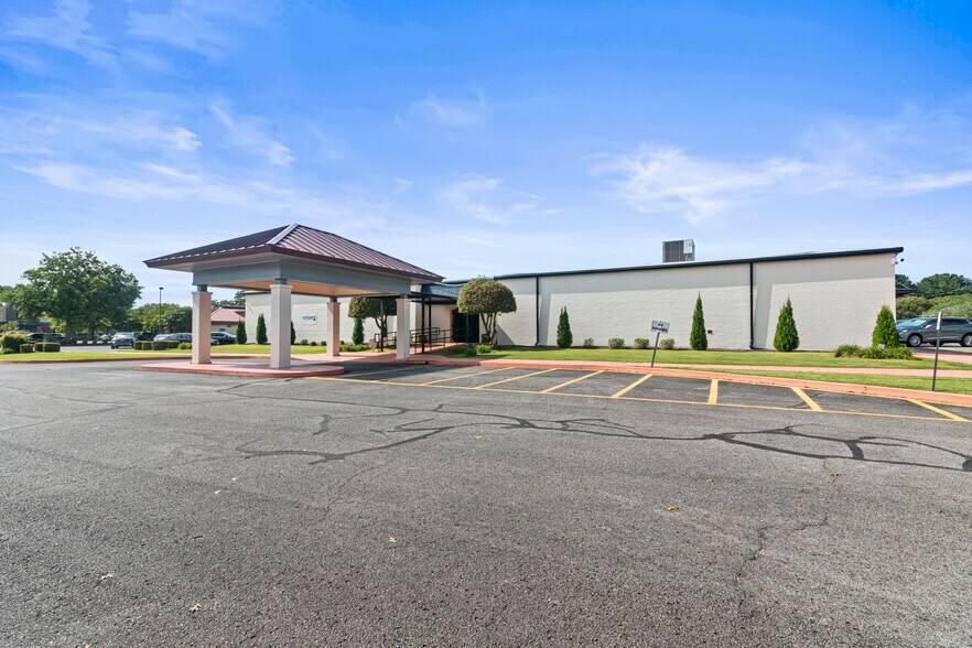 More Photos Of 1005 W Market St, Athens Healthcare For Sale