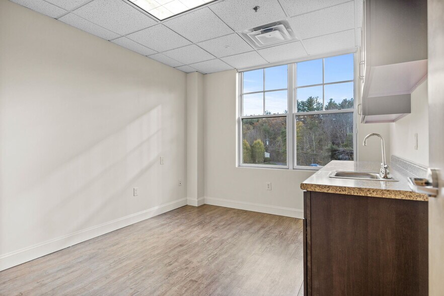 More Photos Of 363-389 Boston Post Rd, Sudbury Unknown For Lease