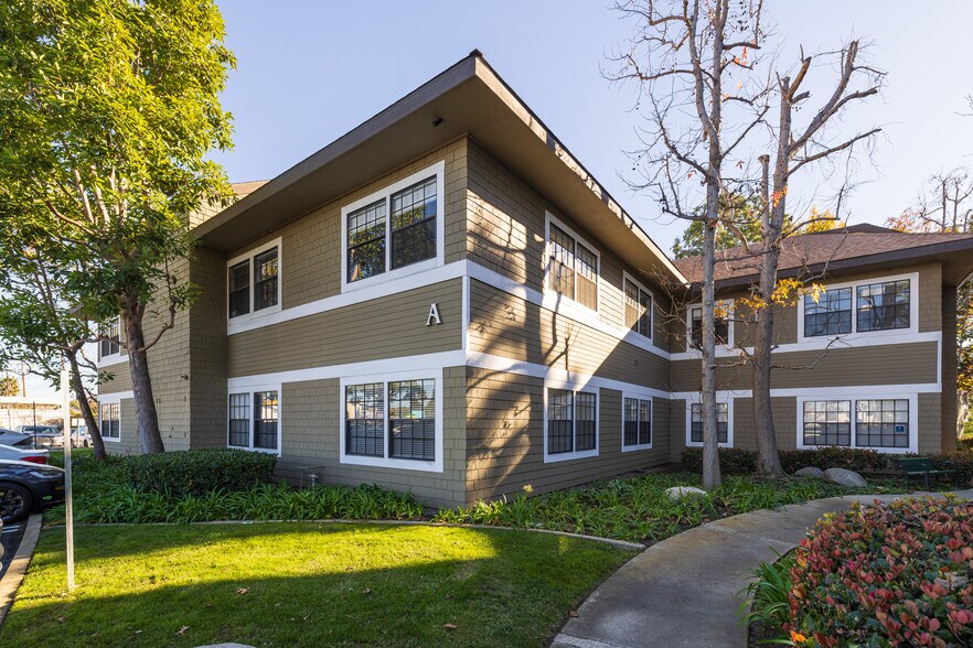 Primary Photo Of 2900 Bristol St, Costa Mesa Office For Sale