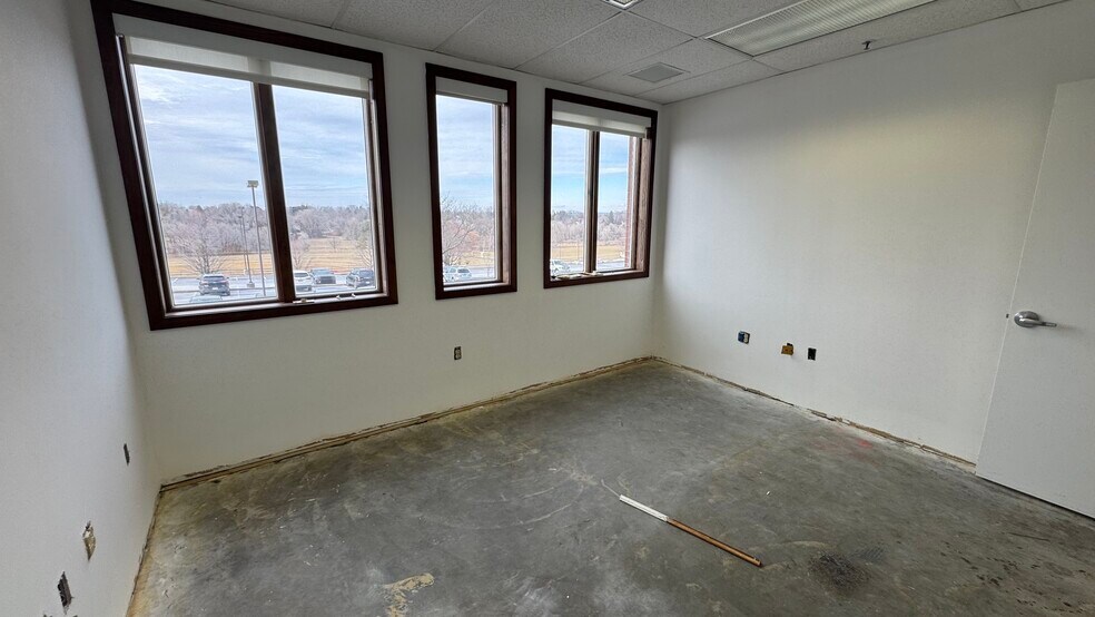 More Photos Of 2925 William Penn Hwy, Easton Office For Lease