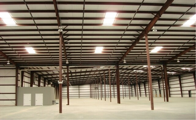 More Photos Of 248 Jacintoport Blvd, Saraland Warehouse For Lease
