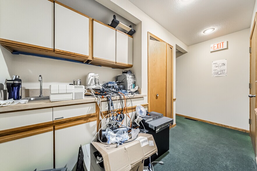 More Photos Of 4259 Lake Rd, Lorain Office For Sale