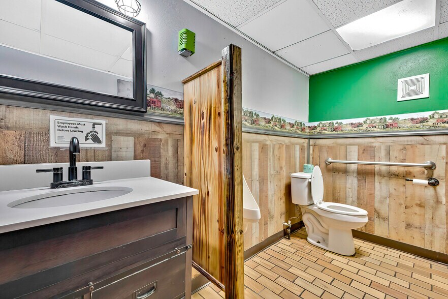 More Photos Of 104 S US Highway 41, Inverness Restaurant For Sale