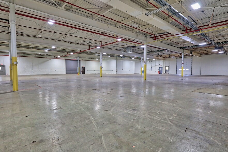More Photos Of 562 Captain Neville Dr, Waterbury Manufacturing For Lease