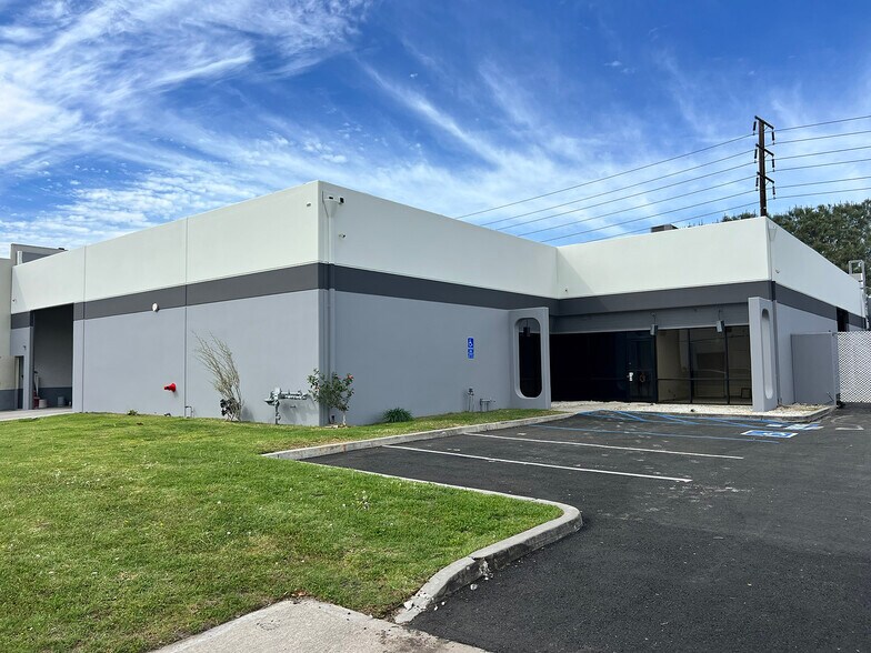 Primary Photo Of 2710 S Shannon St, Santa Ana Warehouse For Sale