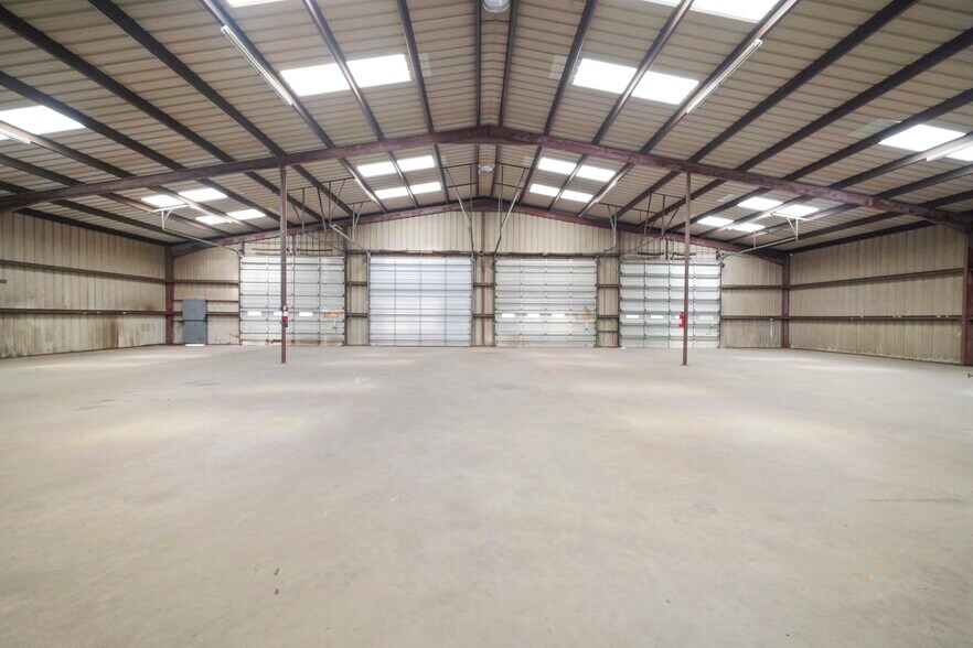 More Photos Of 213 FM 1314, Conroe Manufacturing For Lease