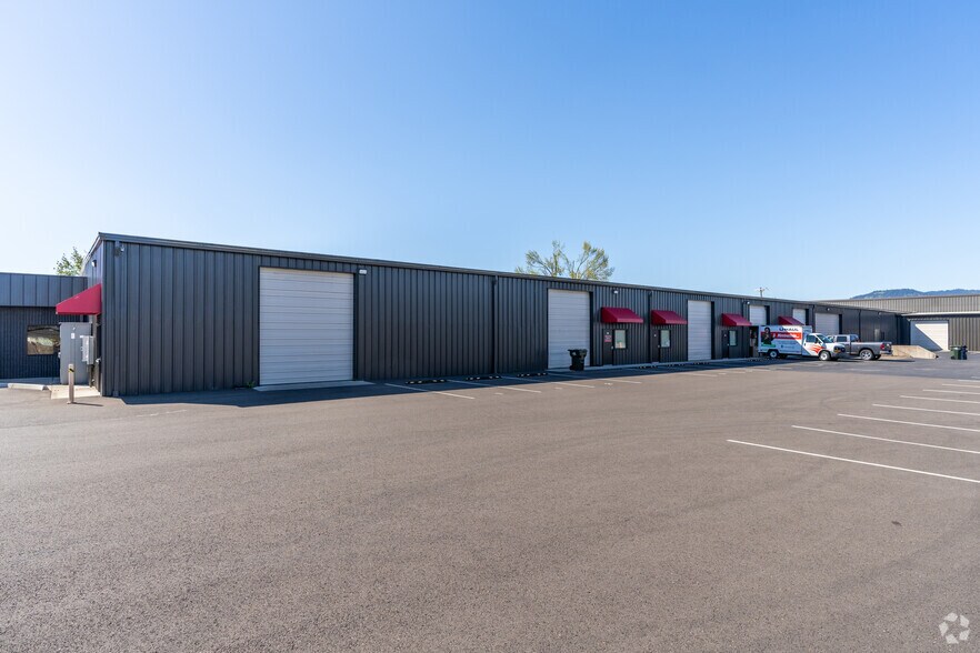 More Photos Of 3400 Main St, Springfield Warehouse For Lease