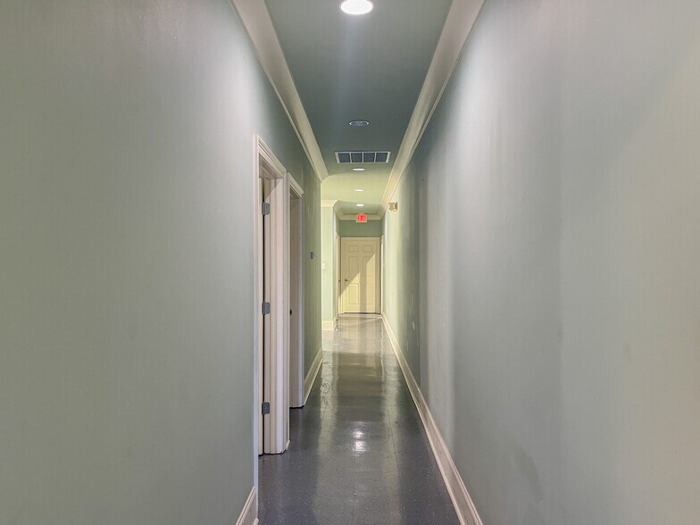 More Photos Of 211 Eastbank Dr, Gonzales Warehouse For Lease