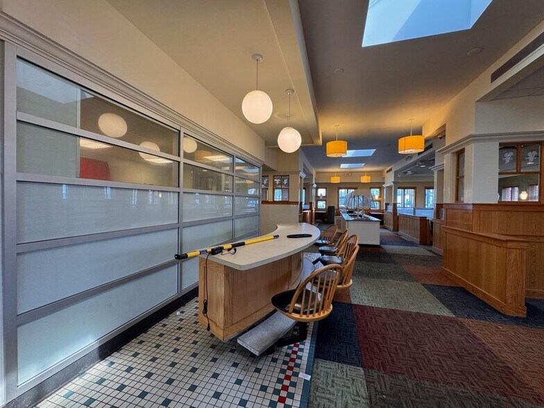 More Photos Of 2949 Dixie Hwy, Hamilton Restaurant For Sale