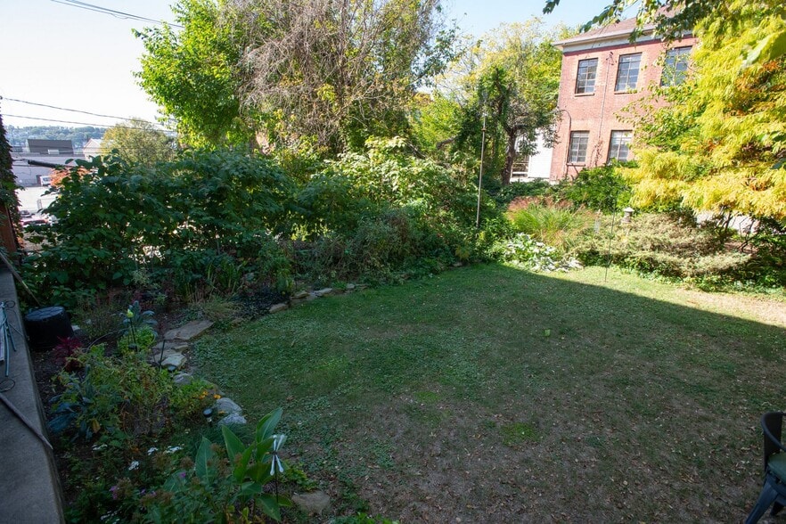 More Photos Of 1940 5th Ave, Pittsburgh Office For Sale