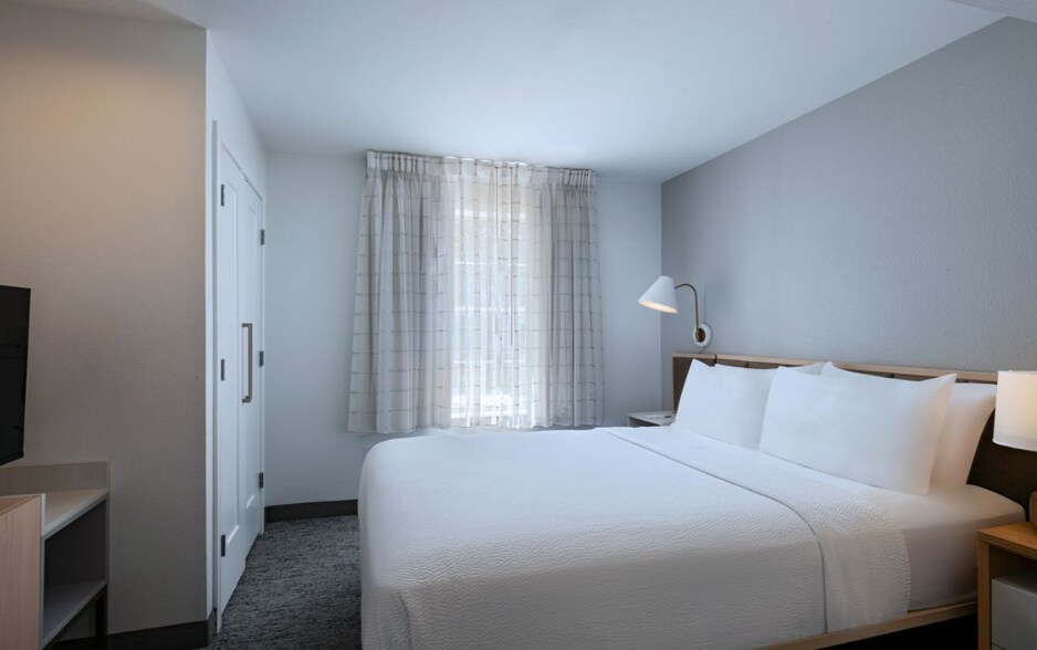 More Photos Of 1300 University Dr E, College Station Hotel For Sale