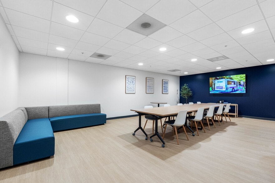 More Photos Of 5701 E Hillsborough Ave, Tampa Office For Lease