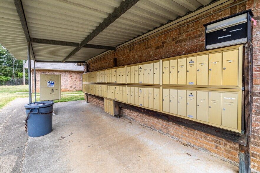 More Photos Of 607 S Pecan St, Hughes Springs Apartments For Sale