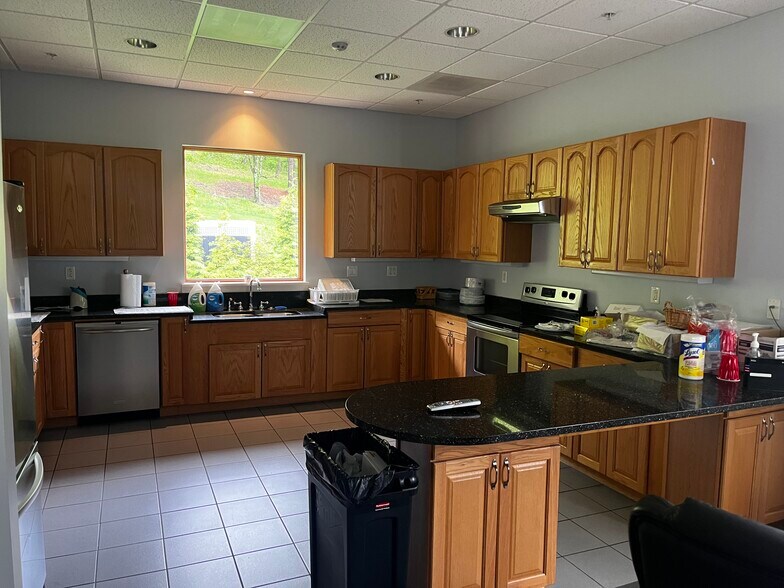 More Photos Of 220 Megawatt Ln, Greensburg Office For Sale