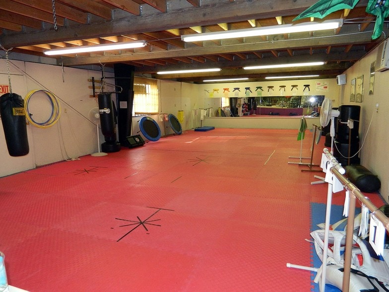 More Photos Of 5225 Washburn Way, Klamath Falls Warehouse For Sale