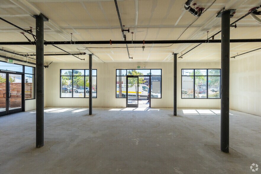 More Photos Of 2315 Market St, Oakland Storefront Retail Office For Lease
