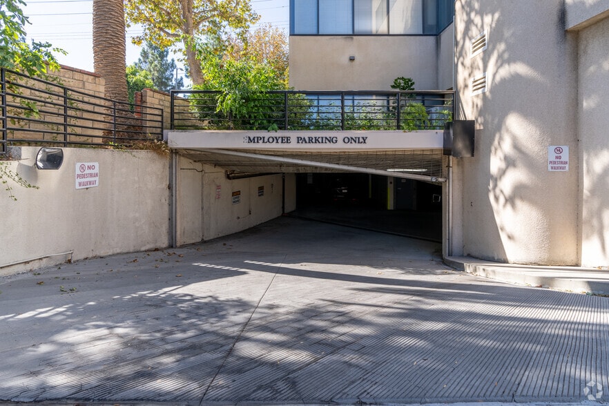 More Photos Of 15535 San Fernando Mission Blvd, San Fernando Medical For Lease