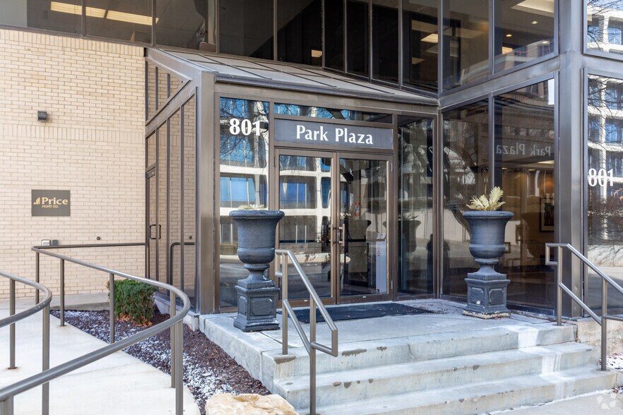 More Photos Of 801 W 47th St, Kansas City Office For Lease
