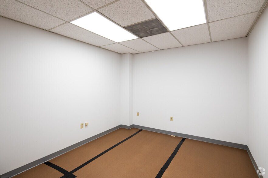 More Photos Of 365 Water St, Wilmington Warehouse For Lease