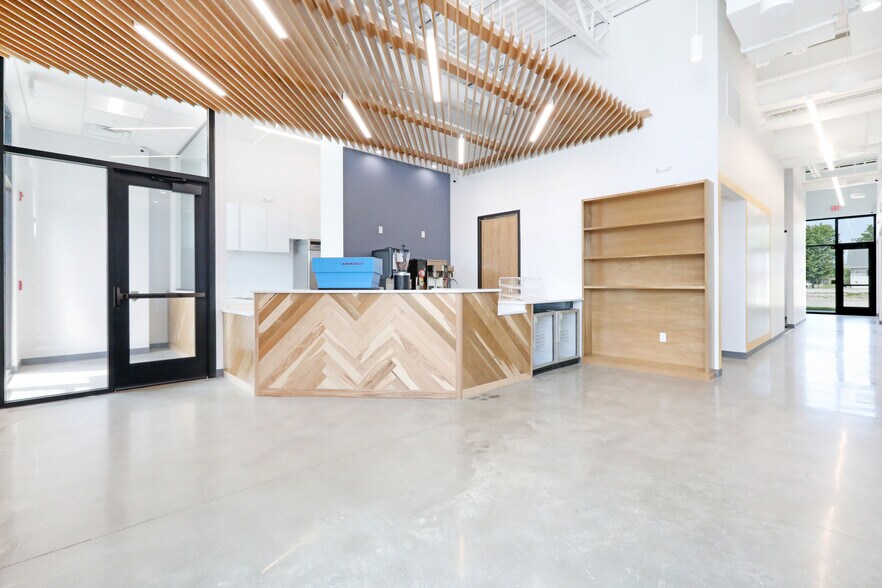 More Photos Of NW 62nd & Merle Hay Rd, Johnston Freestanding For Lease