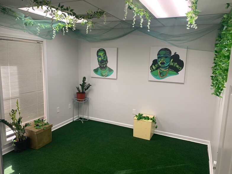 More Photos Of 875 Old Roswell Rd, Roswell Office For Sale