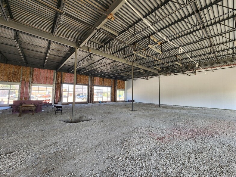 More Photos Of 10463 Manchester Rd, Kirkwood General Retail For Lease