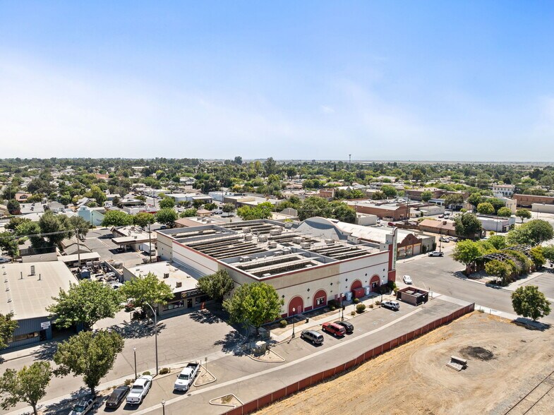 More Photos Of 400 Follett St, Lemoore Freestanding For Sale