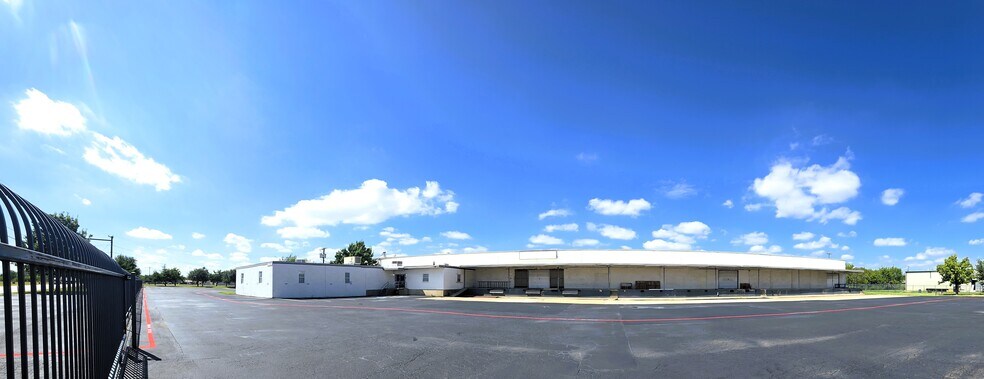 More Photos Of 4233 Janada St, Haltom City Warehouse For Lease