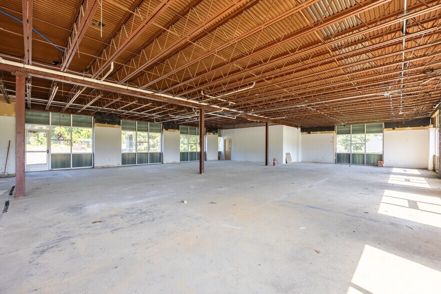 More Photos Of CORNER OF DIXWELL AVENUE AND SANFORD STREET, Hamden Medical For Lease