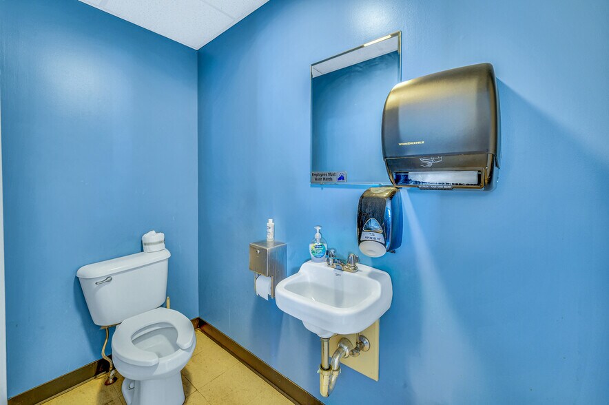 More Photos Of 524 Court St, Scranton General Retail For Sale