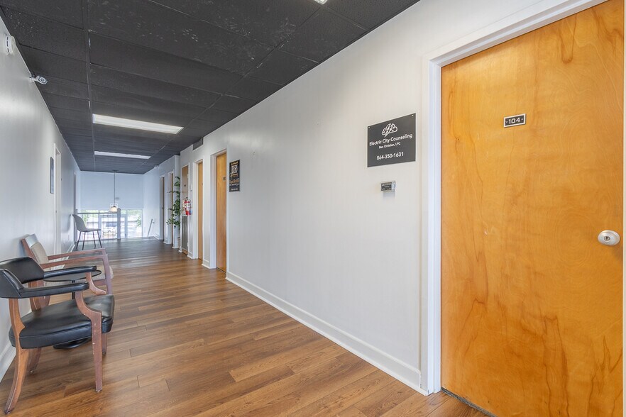 More Photos Of 210 N McDuffie St, Anderson Office For Sale