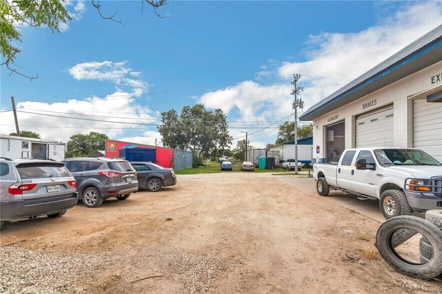 More Photos Of 106 Parsons st, Manor Land For Sale