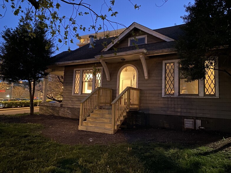More Photos Of 113 30th Ave N, Nashville Medical For Sale