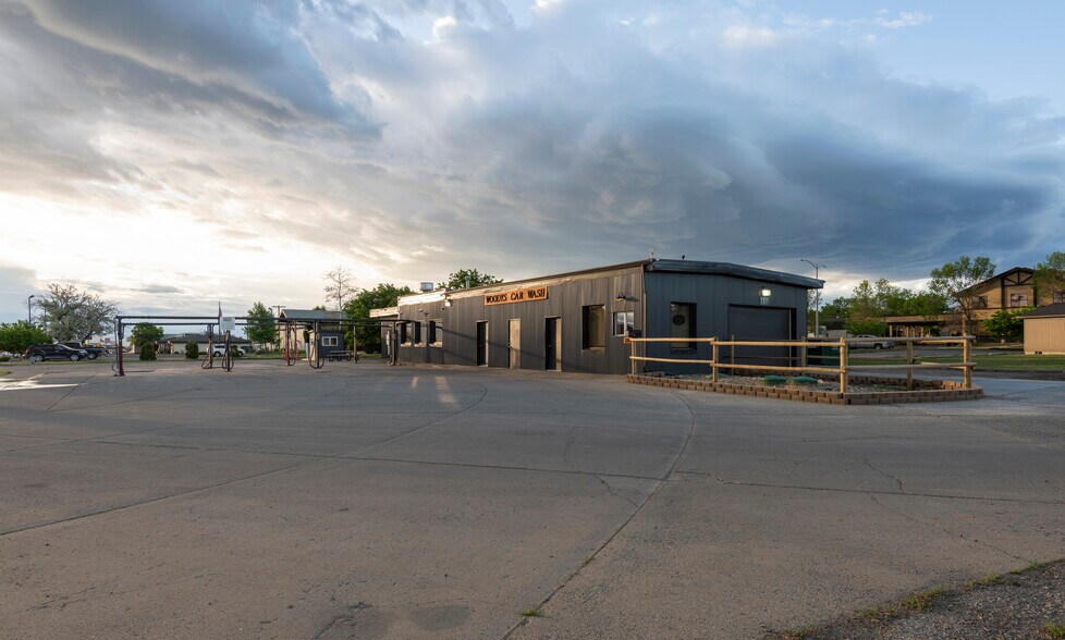 More Photos Of 1201 Cedar St, Helena Carwash For Sale