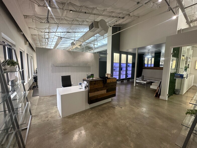 More Photos Of 3415-3425 S Shepherd Dr, Houston Unknown For Lease