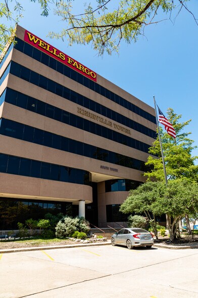 More Photos Of 222 S Sidney Baker St, Kerrville Office For Lease