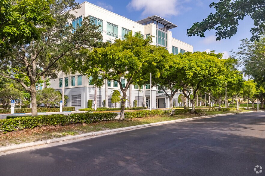 More Photos Of 1250 S Pine Island Rd, Plantation Office For Lease