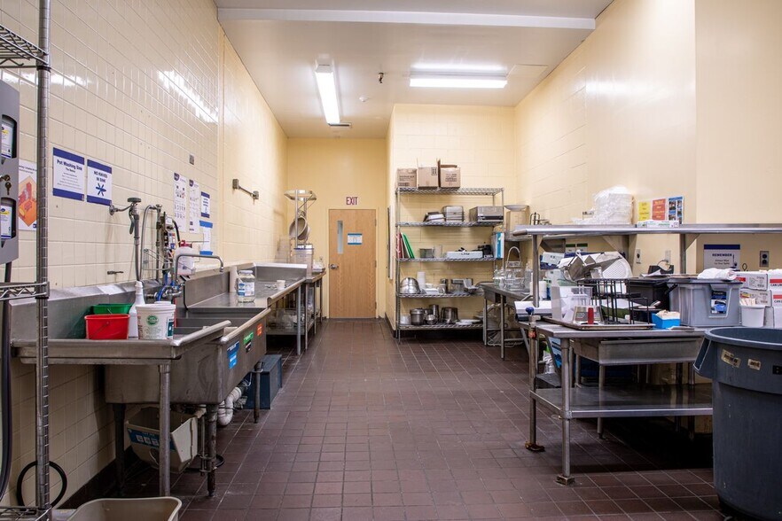 More Photos Of 75 Northport Dr, Portland Office For Sale