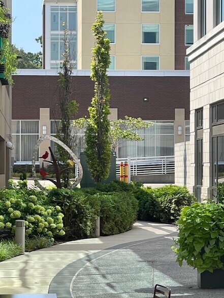 More Photos Of 6795 Poplar Ave, Germantown Office For Lease