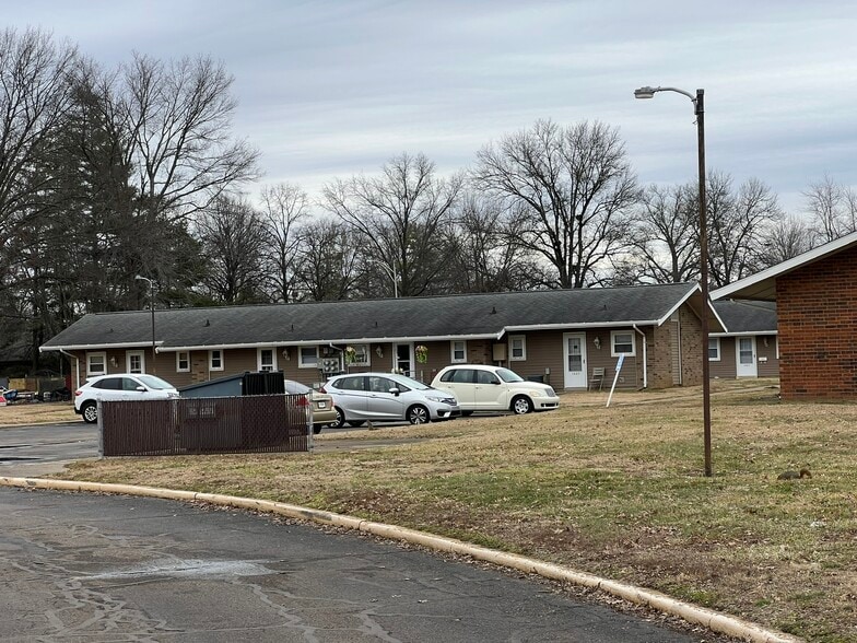 More Photos Of 1450 Luther Sq, Evansville Apartments For Sale