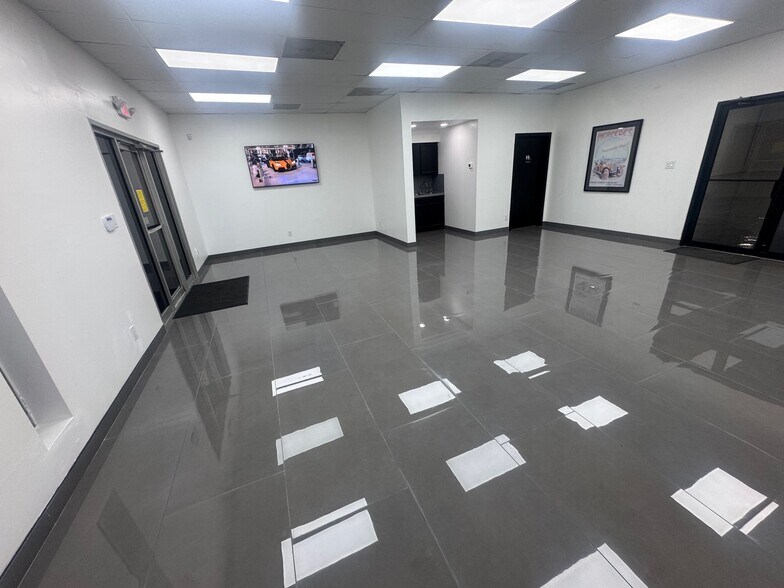 More Photos Of 5807 Star Ln, Houston Service For Lease