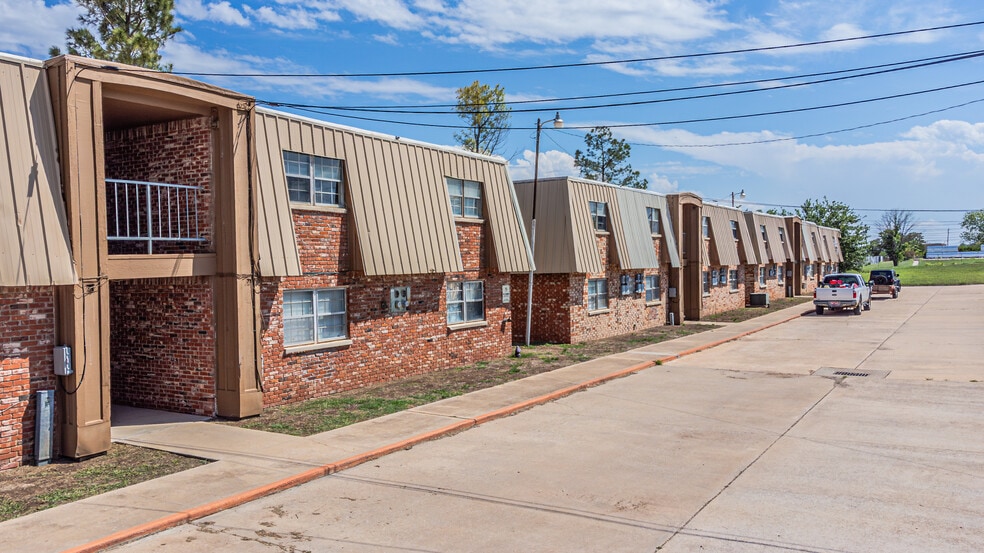 Primary Photo Of 1621 N 13th St, Frederick Apartments For Sale
