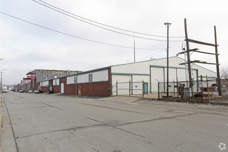 More Photos Of 1427 Howell St, North Kansas City Manufacturing For Lease