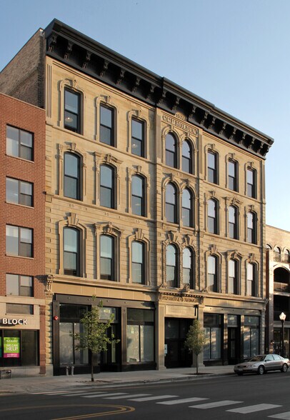 More Photos Of 1027-1031 W Madison St, Chicago Loft Creative Space For Lease
