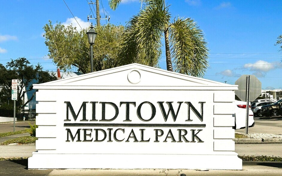 More Photos Of 1219 S East Ave, Sarasota Medical For Sale