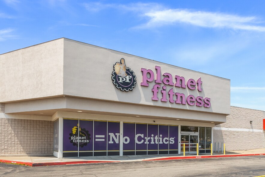 More Photos Of 2608-2620 N 14th St, Ponca City Storefront For Sale